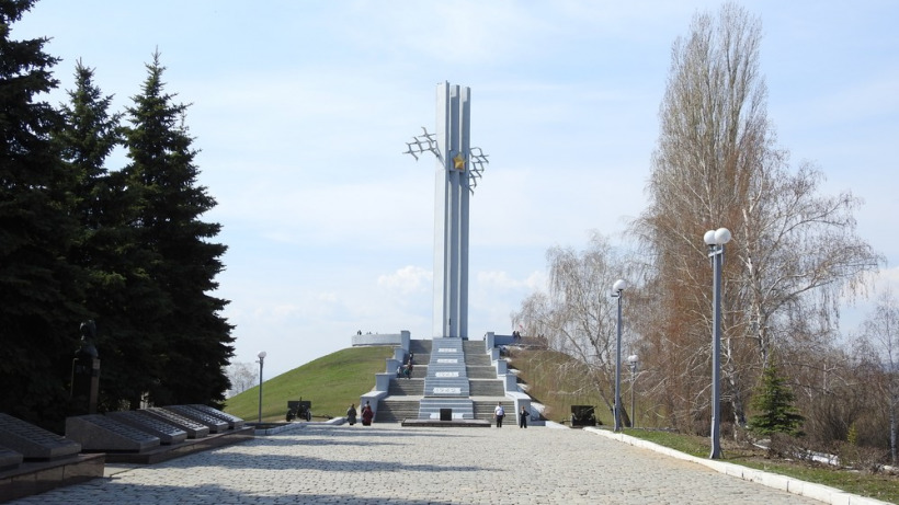 Стрелюхин разрешил саратовцам посетить 9 Мая мемориалы и призвал полицию «дружески» относиться к ним