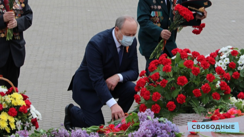 Саратовский губернатор возложил цветы к мемориалу в Парке Победы 