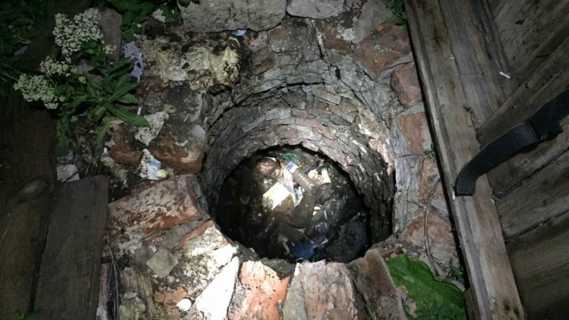 Пропавшего жителя Пугачевского района нашли мертвым в выгребной яме