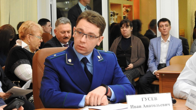 Представитель прокуратуры перечислил нарушения мэрии Саратова при сносе деревьев