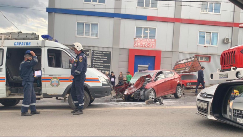 ДТП в Кировском районе. Водитель погиб на месте, родителей с ребенком госпитализировали