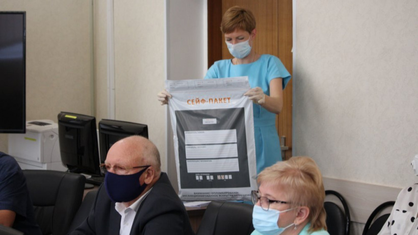 В Саратовской области избирком применит на участках сейф-пакеты