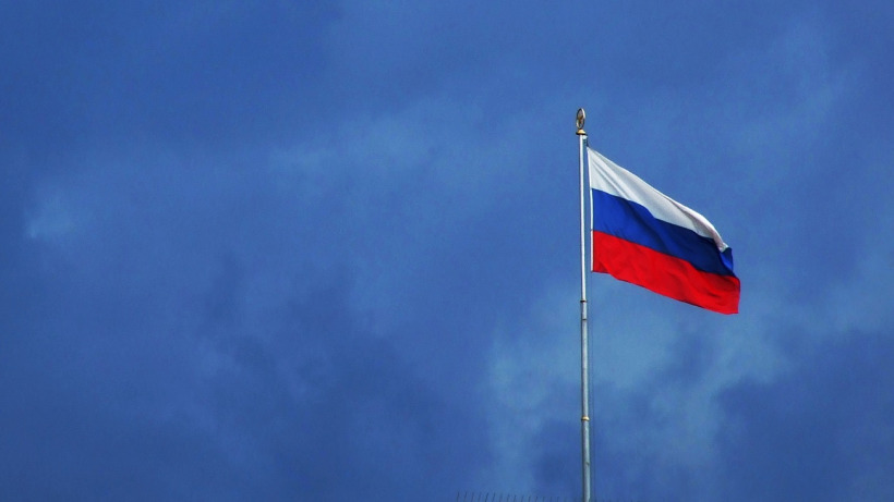 Саратовцам на День России предлагают петь гимн страны на балконах