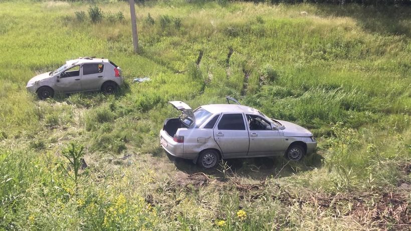 На трассе в Саратовской области перевернулись две машины. Пострадали шестилетний мальчик и новорожденная девочка