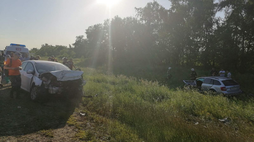 В Лысогорском районе после лобового столкновения на трассе погибли два человека