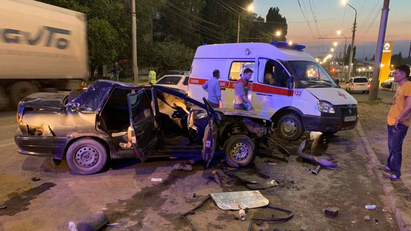 В результате аварии с двумя отечественными автомобилями пострадали  трое мужчин
