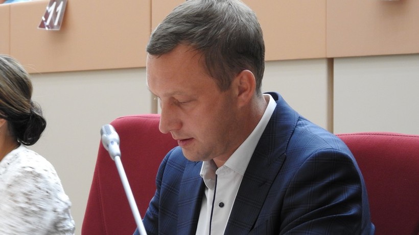 Чиновник ошибся на 10 тысяч рублей, называя среднюю зарплату саратовского строителя   