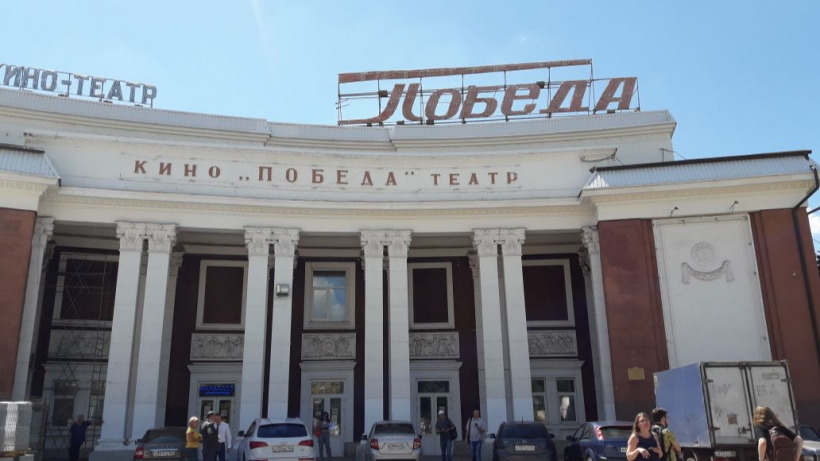 Депутатов и журналистов пригласили в закрытый за-за коронавируса кинотеатр