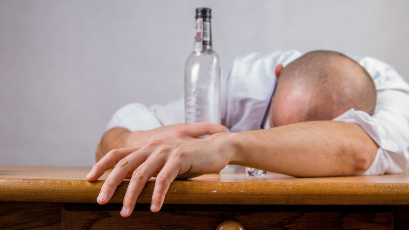 В 2020 году 215 жителей Саратовской области насмерть отравились алкоголем