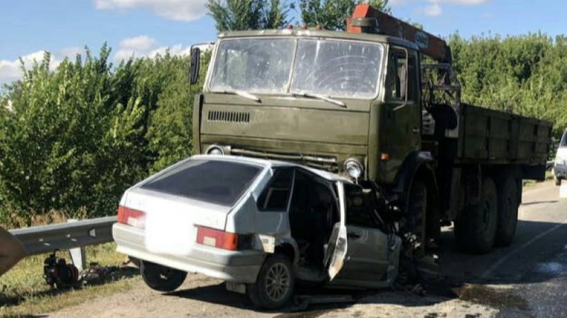 Водитель «четырнадцатой» погиб в лобовом столкновении с КамАЗом под Вольском