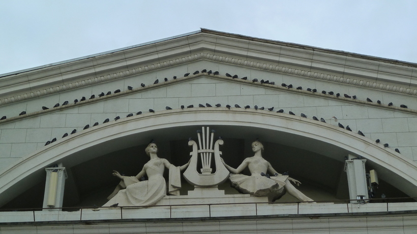 Реконструировать саратовский оперный театр в отсутствие конкурентов снова взялась московская фирма