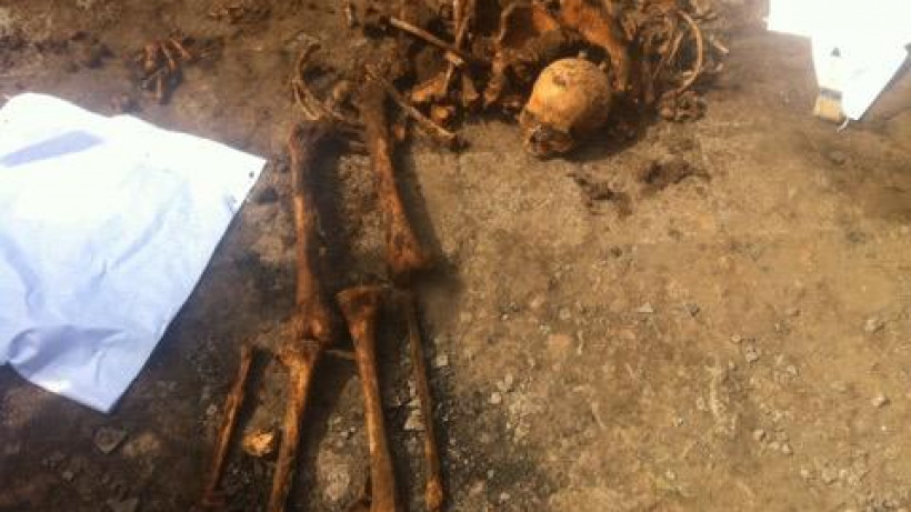 В Духовницком рабочие копали траншею для водопровода и нашли человеческие кости