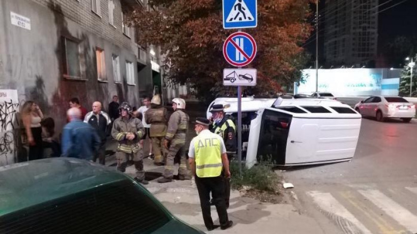 После ДТП в центре Саратова опрокинулся «Патриот». Пострадала женщина