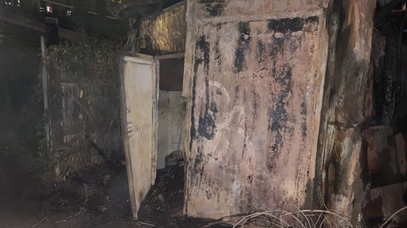 В Саратове во время пожара в заброшенном гараже погиб мужчина 
