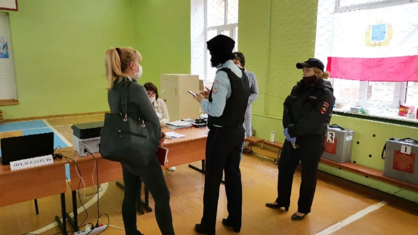 Члены саратовской УИК №231 изготовили дополнительные списки избирателей и не говорят полиции, для чего это сделали