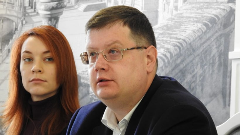 В Саратове секретарь федерального совета «Партии дела» назвал обвал рубля плановой девальвацией