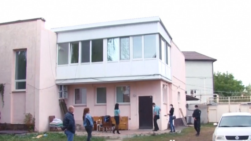 В Саратове обнаружили частный дом престарелых, где в антисанитарных условиях содержатся 32 пенсионера