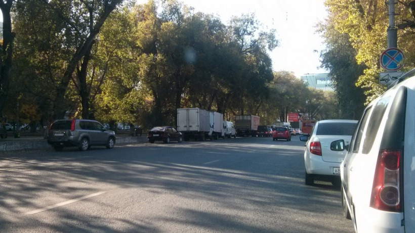В день рейда ГИБДД у отдела полиции саратовцы массово игнорировали правила парковки