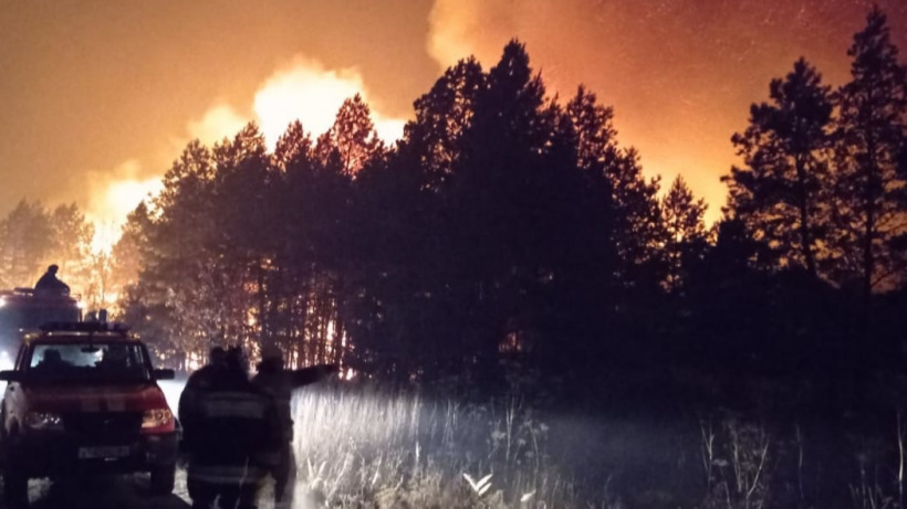 МЧС: В Саратовской области продолжают полыхать четыре лесных пожара