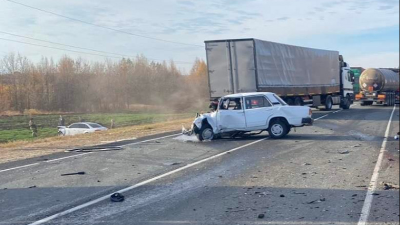В результате ДТП под Петровском погибли водитель и пассажир отечественного автомобиля  