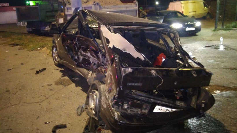 В Саратове после столкновения ВАЗ-2114 и Mercedes пострадали три человека