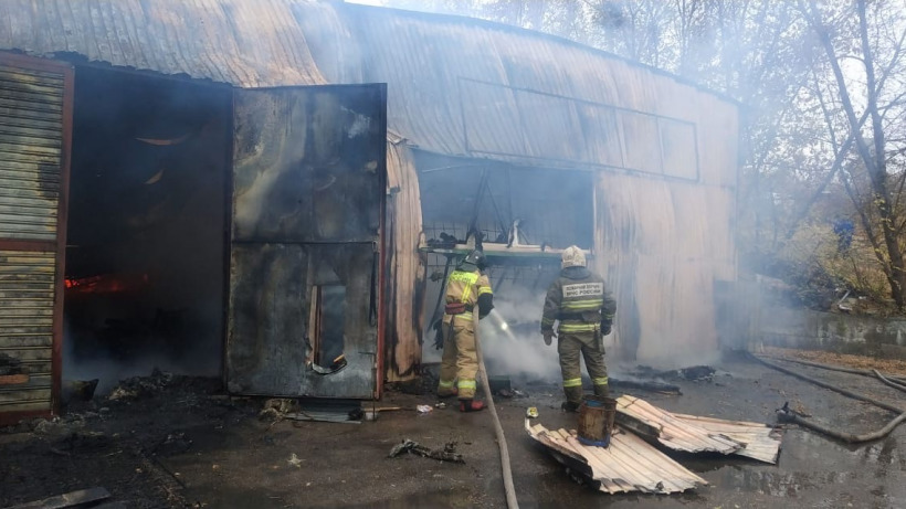 В Юбилейном 55 пожарных тушили загоревшийся текстильный склад