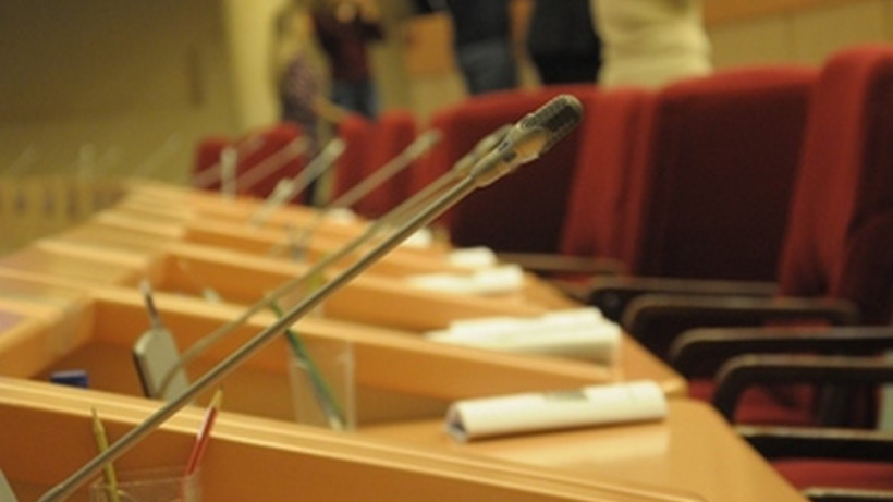Исход депутатов из саратовской облдумы: комиссии по доходам и почетным званиям пустеют
