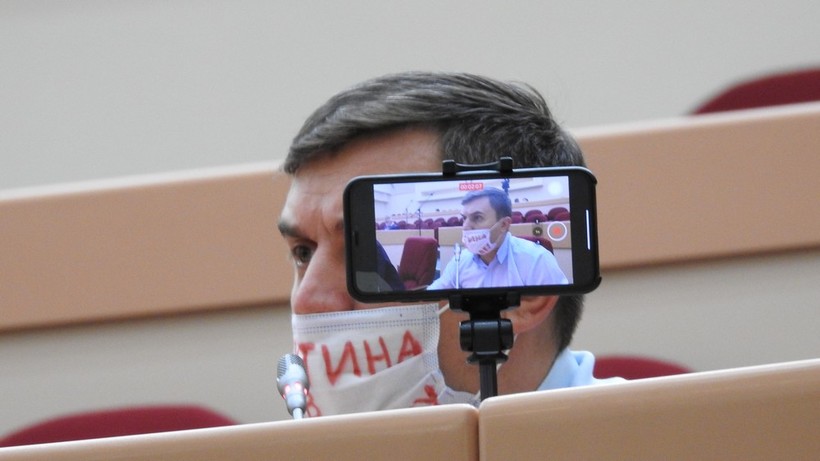 «Голосование с березы». Саратовские депутаты будут участвовать в заседаниях облдумы с гаджетов