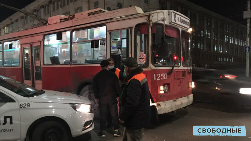На Чернышевского столкнулись троллейбус и такси