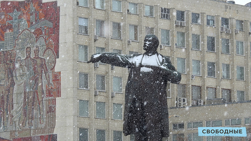 Первый снег в Саратове, который «не должен стать сюрпризом». Фоторепортаж