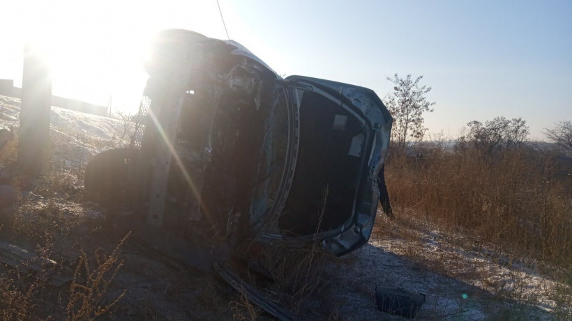 В Саратове погиб водитель перевернувшейся в кювете иномарки