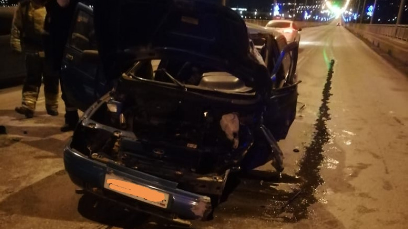 В массовом ДТП на мосту Саратов-Энгельс пострадали два человека