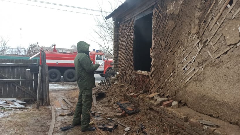 После пожара в доме под Энгельсом нашли труп пенсионера