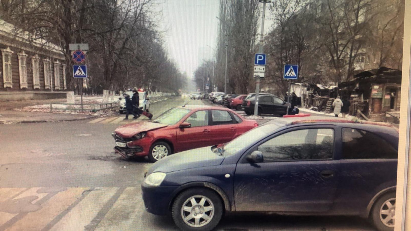 В ДТП на Новоузенской пострадали три пассажирки машин