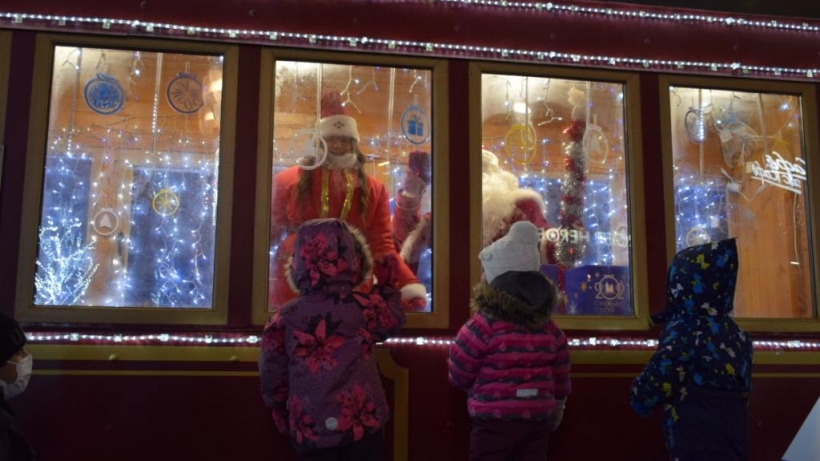 Саратовцы могут поприветствовать Деда Мороза. Он ждет всех в трамвае «Семен»