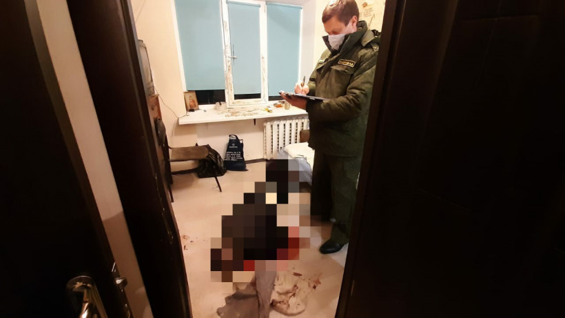 В саратовском общежитии обнаружили труп пенсионера с разбитым лицом