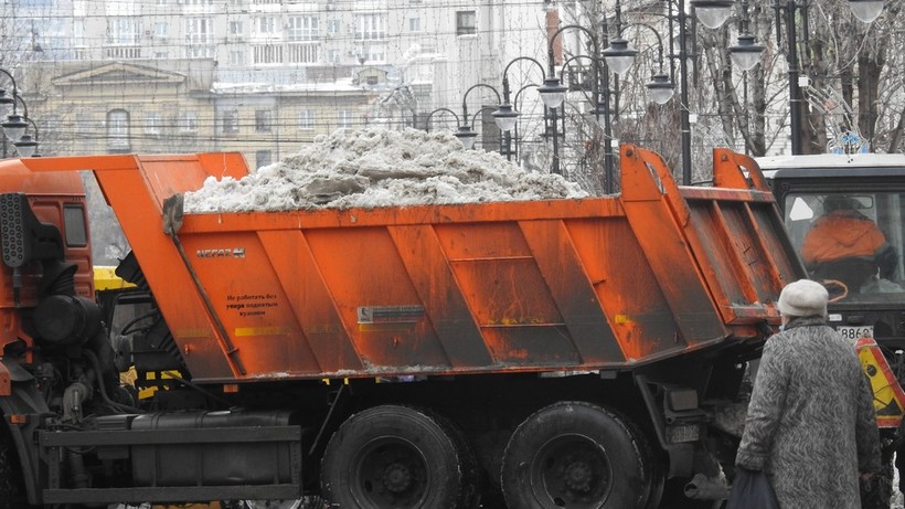 Жители окраин Саратова пожаловались Радаеву на плохую уборку снега