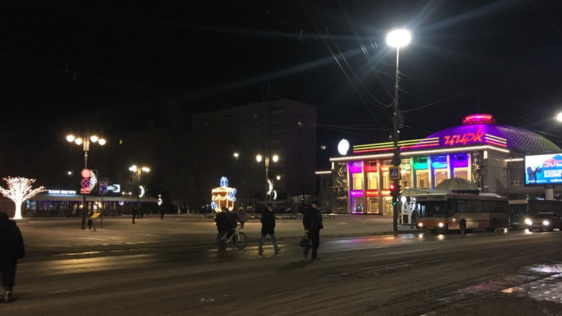 На площади Кирова в Саратове отключат часть новогодних украшений