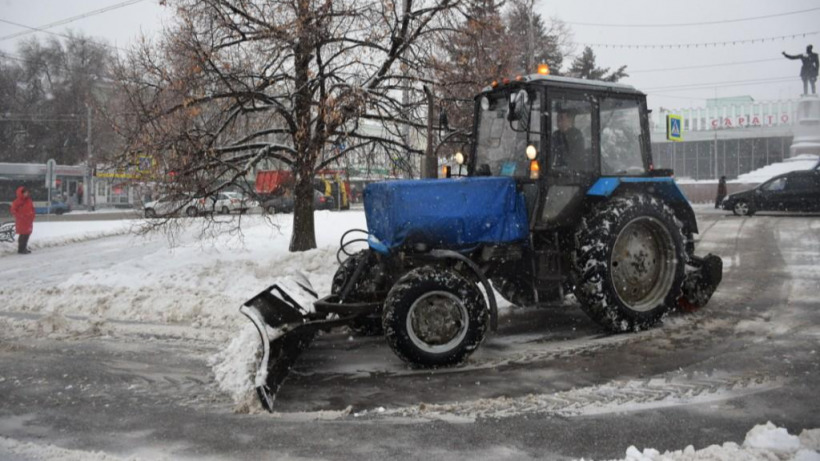 Власти пообещали очистить Саратов от снега к понедельнику