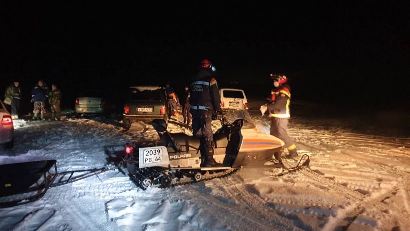 В Саратовской области спасатели пять часов искали рыбака, который был дома