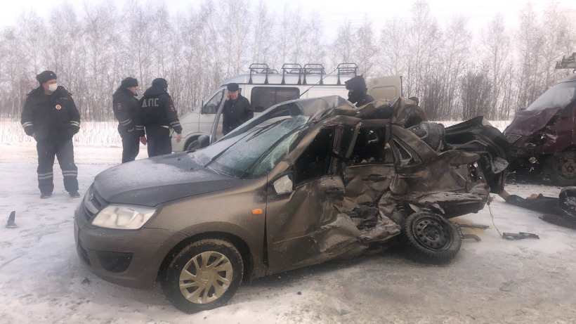 Под Петровском водитель «Гранты» врезался во встречную «ГАЗель» и погиб