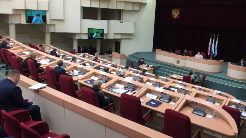 Депутаты-единороссы проголосовали за изменение избирательной системы Саратова. Оппозиция против