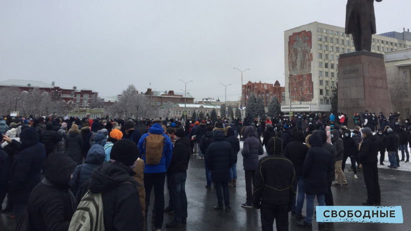 На Театральной площади начался митинг в поддержку Навального
