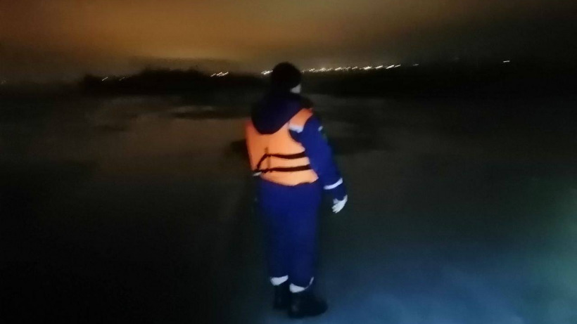 Под Саратовом спасатели пять часов искали в тумане заблудившегося рыбака