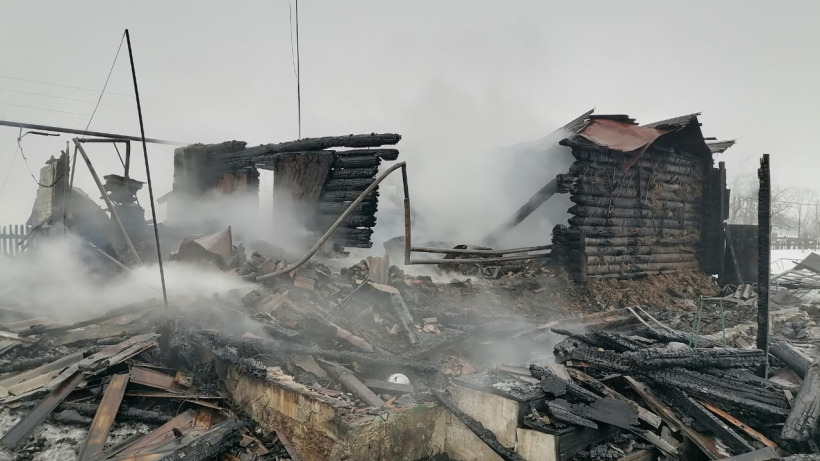 Балашовская сельчанка выжила после ночного пожара, уничтожившего её дом