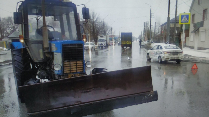 За сутки два такси стали участниками ДТП в Энгельсе и Саратове
