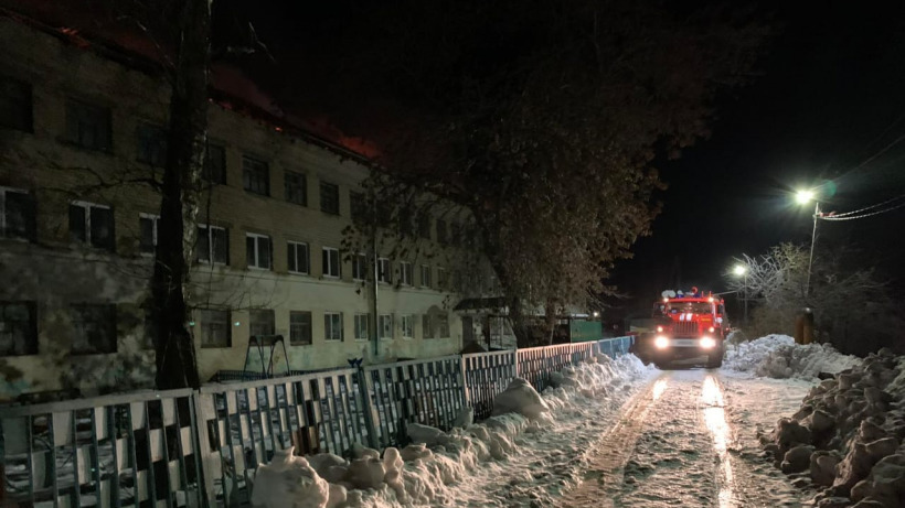 Бусаргин: В Екатериновке сгорела крыша не основного здания школы, а его пристройки 