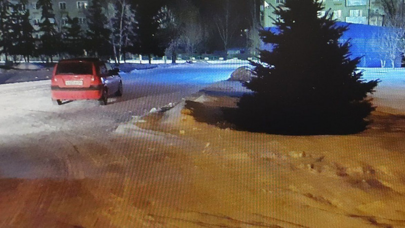 В Саратовской области молодой водитель на иномарке сбил пешехода