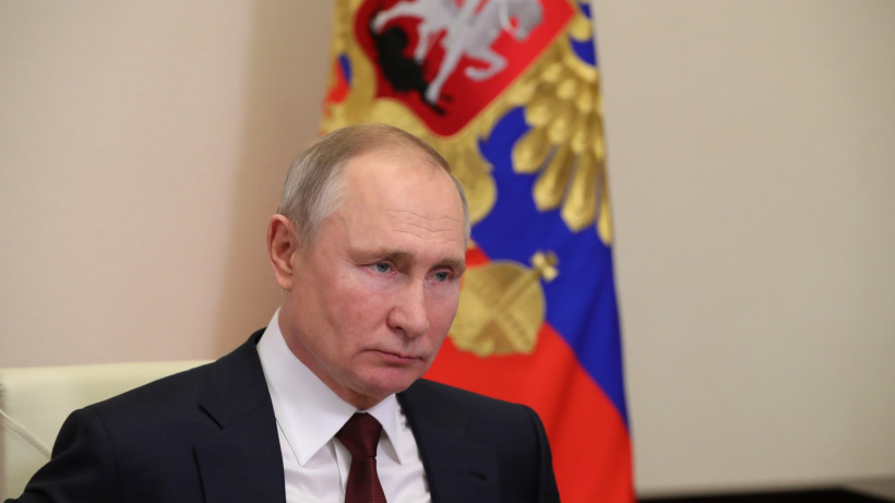 Путин повысил в звании более 60 сотрудников силовых ведомств