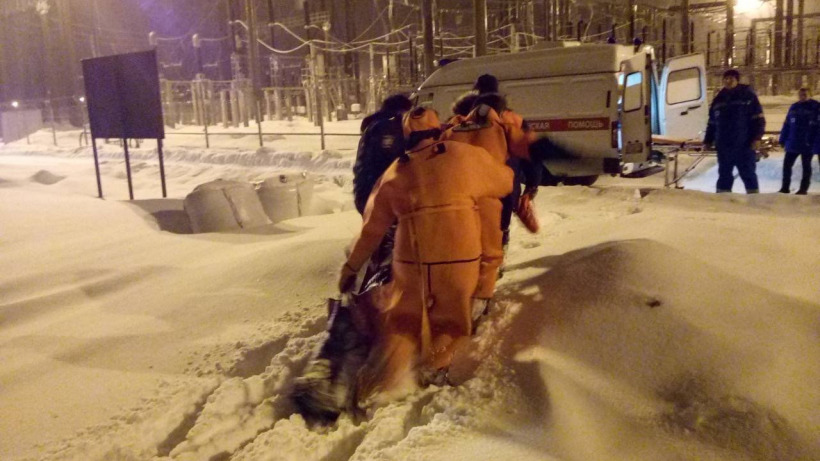 В Балакове спасатели вытащили провалившегося под лед мужчину